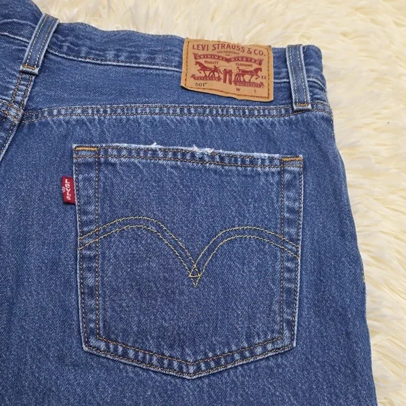 Levi's Women's Classic Blue Jean Shorts - Picture 2 of 5